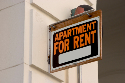sign outside that says apartment for rent